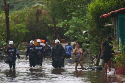 Simón sigue como huracán categoría 3; tocaría tierra la medianoche del jueves
