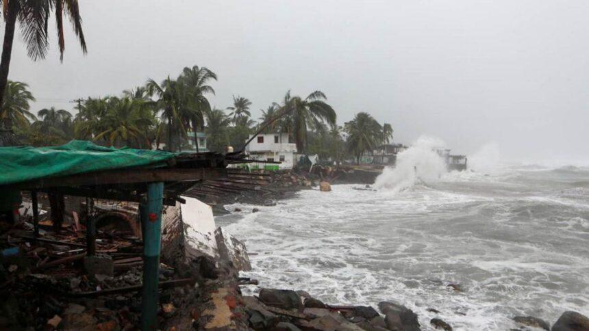 Sinaloa, Jalisco, Nayarit y Colima suspenden clases por huracán Simón
