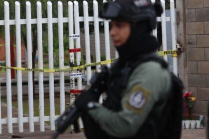 SNTE capacitará a padres, maestros y alumnos contra violencia con apoyo militar