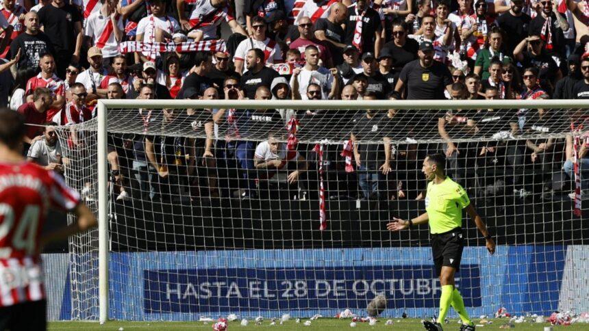 Suspenden el partido del Rayo Vallecano tras protesta contra la directiva
