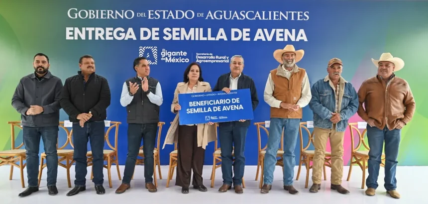 Tere Jiménez entrega semilla de avena al campo