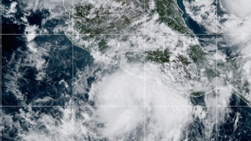 Tormenta tropical Simón se forma frente a las costas del Pacífico mexicano