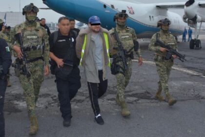 Trasladan a CDMX al “Capitán Sol”, clave en red huachicolera de Farías