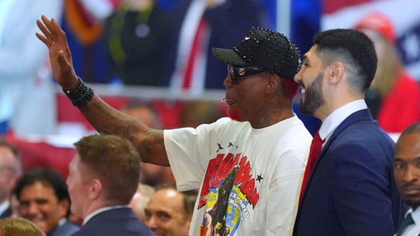 Trump ironiza debate de atletas trans; cita a Rodman y Kanter Freedom