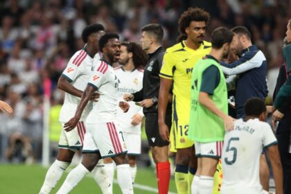 Vinícius expulsado por jalar cabello rival en triunfo del Real Madrid