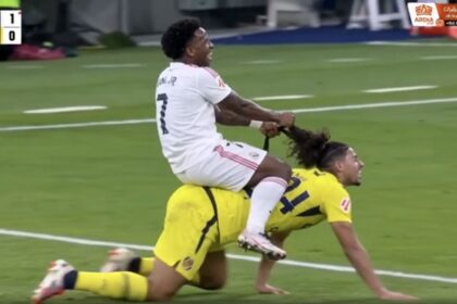 Vinícius: memes tras jalar del pelo a un rival y reclamar expulsión