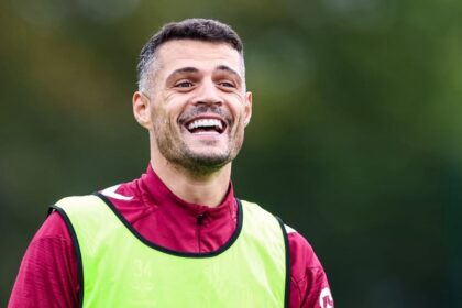 xhaka elude multa de 179 mil por certificado covid falso Xhaka elude multa de $179 mil por certificado Covid falso al no reincidir